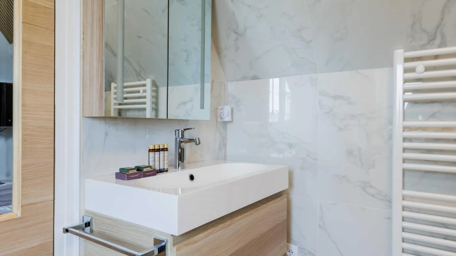 Apartment Superb Studio 1P - Flandrin Rue De La Pompe Paris France